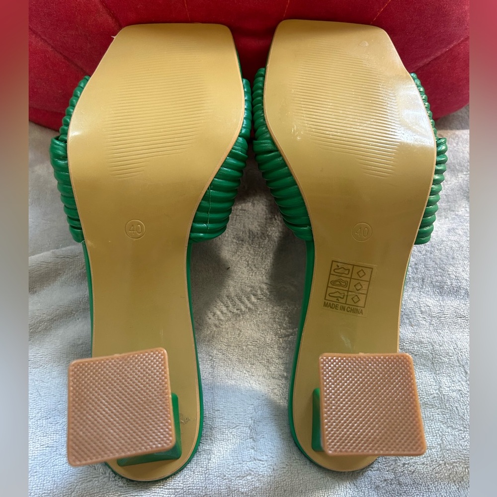 unique green sandals! 💚🍋‍🟩 - Picture 4 of 6